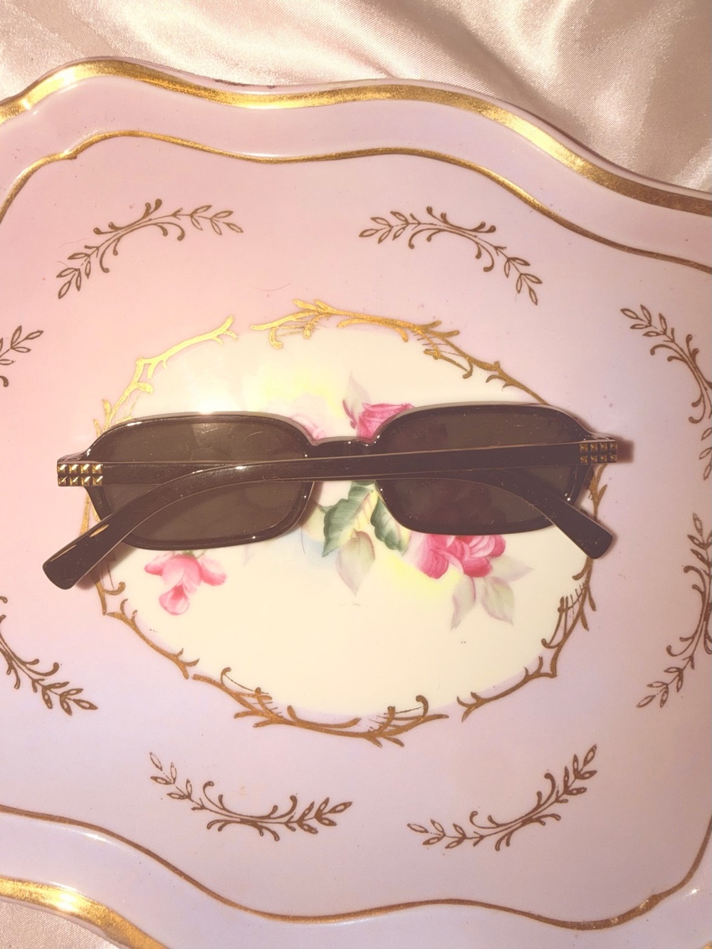 Sleek Black Rectangular Sunglasses - Picture 2 of 2